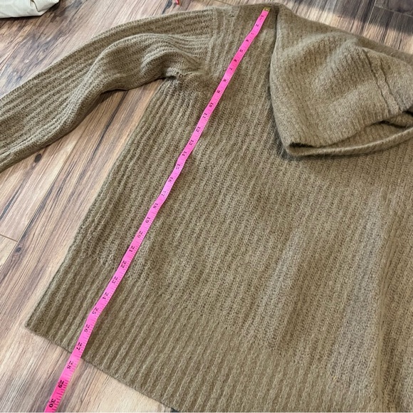 EVERLANE The Alpaca Oversized Ribbed Turtleneck Sweater - Picture 9 of 12